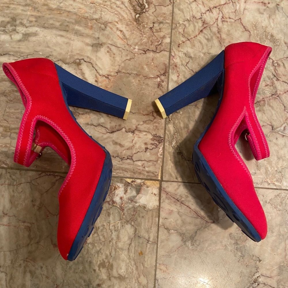 Red canvas shoes - Picture 2 of 3